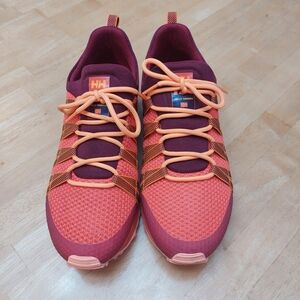 Helly-Hansen Mens Vardapeak V2 Trail Shoe Size 8- Burgundy/orange